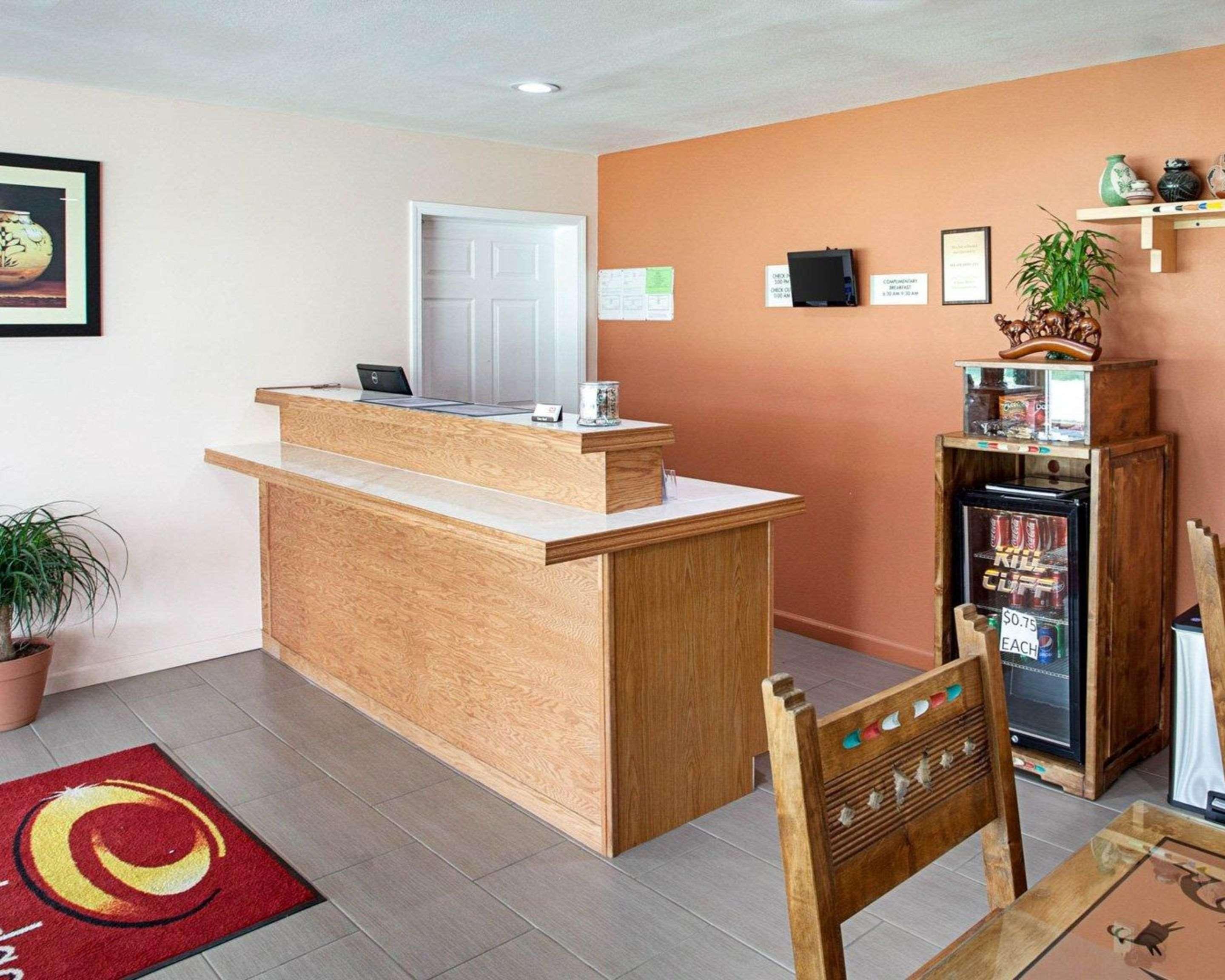 Econolodge Motel 2*